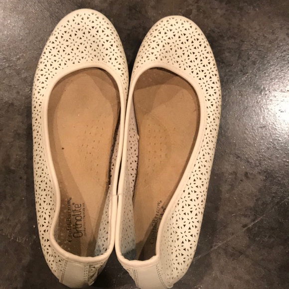 Croft & Borrow White Floral Flats Sz 9-10 - Picture 2 of 6